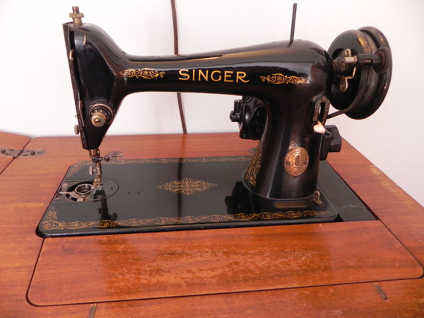 1941 Singer 66-16 front view